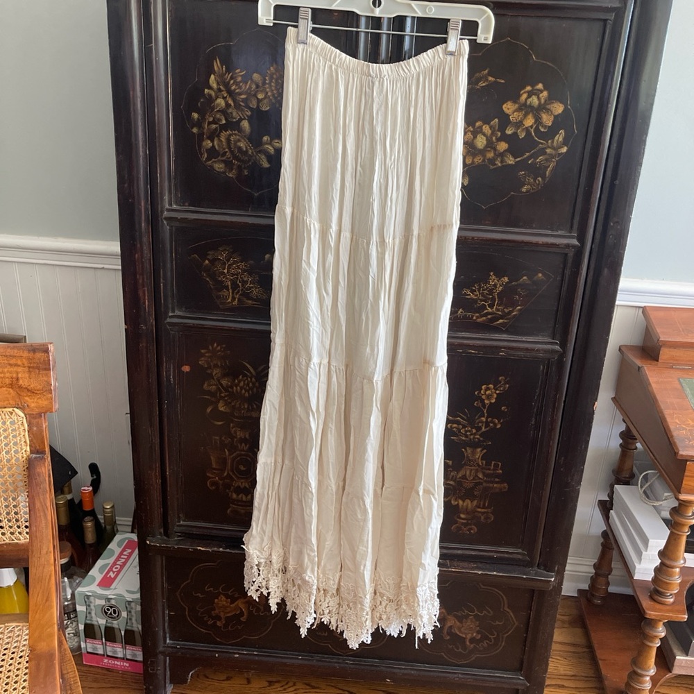 One size cream rayon elastic waist skirt lace trim on bottom vintage